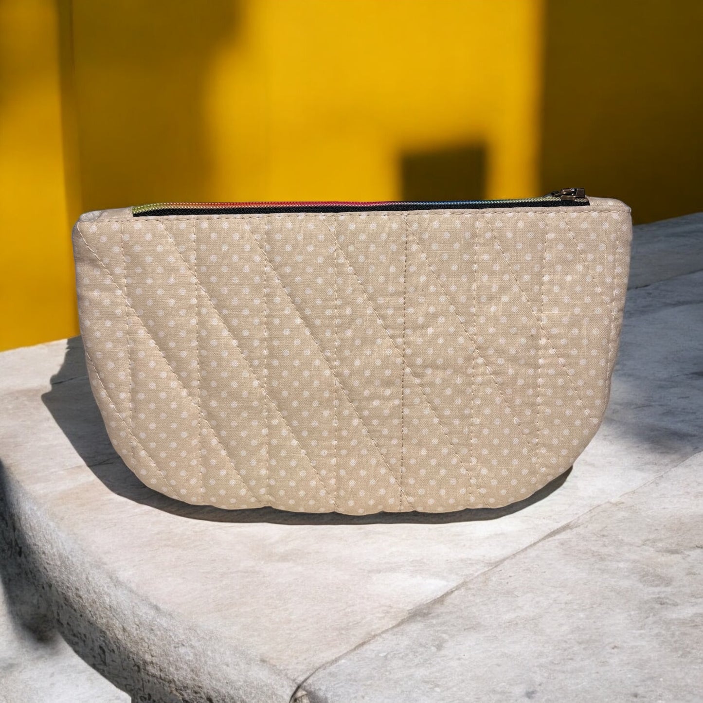 Tűzött (quilt) neszesszer