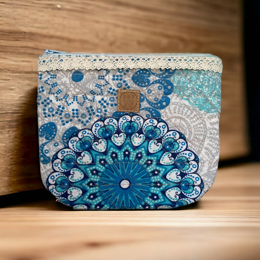 Tűzött (quilt) neszesszer